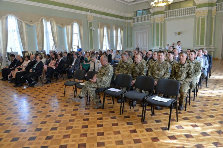 23 травня 2019 у Великій актовій залі Дипломатичної академії України імені Геннадія Удовенка при Міністерстві закордонних справ України за участю керівництва МЗС України відбувся захід з нагоди відзначення Дня Африки – 2019.
Програмою заходу передбачено ознайомлення з фотовиставкою Олександра Клименка на тему «Участь України в операціях ООН з підтримання миру в Африці», організованою за сприяння МЗС України.
У заході взяли участь очільники посольств країн Африканського континенту та міжнародних організацій, акредитованих в Україні.