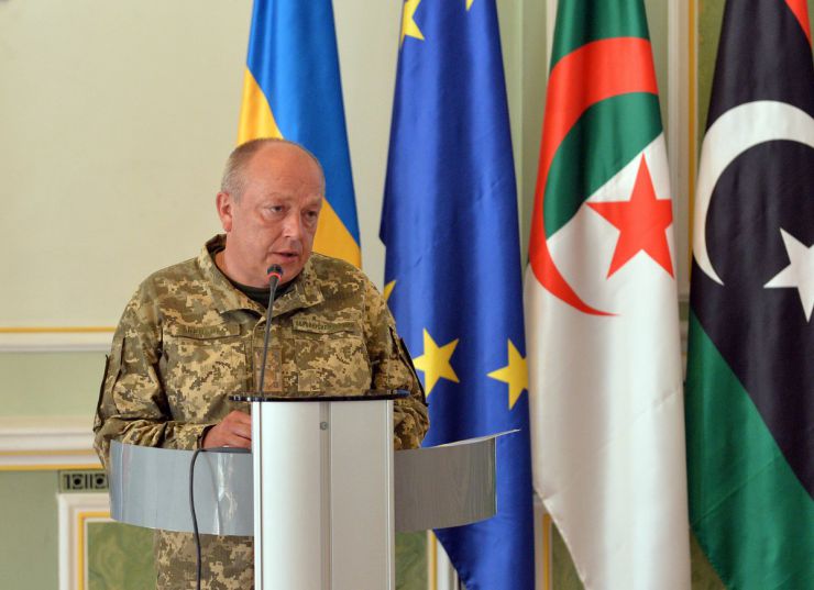 23 травня 2019 у Великій актовій залі Дипломатичної академії України імені Геннадія Удовенка при Міністерстві закордонних справ України за участю керівництва МЗС України відбувся захід з нагоди відзначення Дня Африки – 2019.
Програмою заходу передбачено ознайомлення з фотовиставкою Олександра Клименка на тему «Участь України в операціях ООН з підтримання миру в Африці», організованою за сприяння МЗС України.
У заході взяли участь очільники посольств країн Африканського континенту та міжнародних організацій, акредитованих в Україні. Начальник армійської авіації Командування Сухопутних військ ЗСУ генерал-майор Ігор Яременко - учасник миротворчих операцій. Фото Юнуса Ердогду.