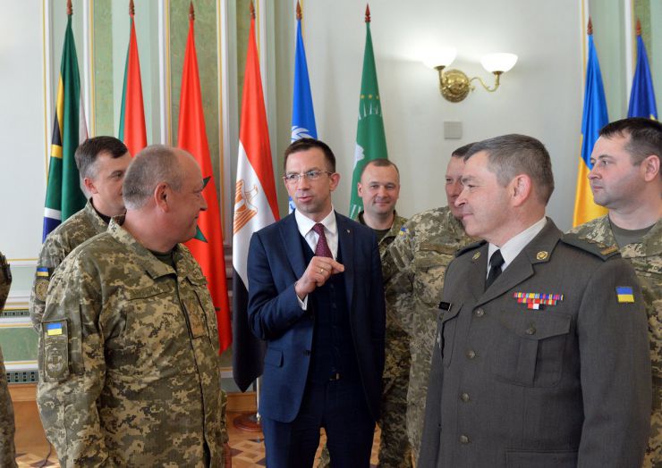 23 травня 2019 у Великій актовій залі Дипломатичної академії України імені Геннадія Удовенка при Міністерстві закордонних справ України за участю керівництва МЗС України відбувся захід з нагоди відзначення Дня Африки – 2019.
Програмою заходу передбачено ознайомлення з фотовиставкою Олександра Клименка на тему «Участь України в операціях ООН з підтримання миру в Африці», організованою за сприяння МЗС України.
У заході взяли участь очільники посольств країн Африканського континенту та міжнародних організацій, акредитованих в Україні.