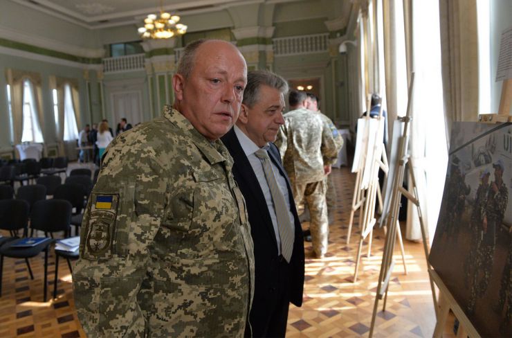 23 травня 2019 у Великій актовій залі Дипломатичної академії України імені Геннадія Удовенка при Міністерстві закордонних справ України за участю керівництва МЗС України відбувся захід з нагоди відзначення Дня Африки – 2019.
Програмою заходу передбачено ознайомлення з фотовиставкою Олександра Клименка на тему «Участь України в операціях ООН з підтримання миру в Африці», організованою за сприяння МЗС України.
У заході взяли участь очільники посольств країн Африканського континенту та міжнародних організацій, акредитованих в Україні.