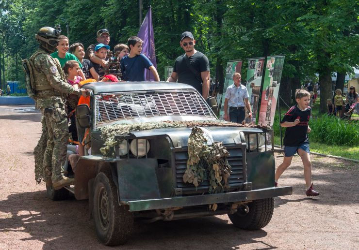 25 травня 2019 місто Боярка (Київська обл.). У рамках IV Всеукраїнського історично-музичного фестиваля «Під Покровом Тризуба» у Боярці що на Київщині, відбувся перший open-air 2019 року. Безумовно родзинкою цьогорічного дійства стала військово-історична реконструкція бою травня 1920 року. 