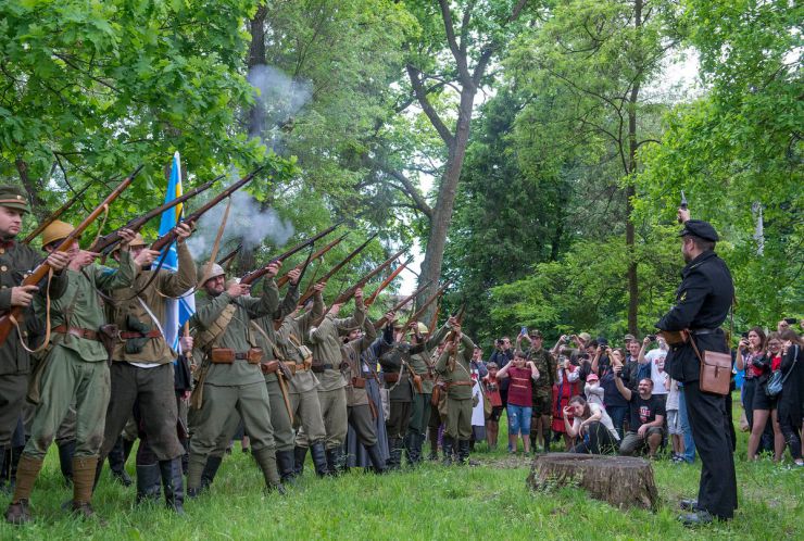 25 травня 2019 місто Боярка (Київська обл.). У рамках IV Всеукраїнського історично-музичного фестиваля «Під Покровом Тризуба» у Боярці що на Київщині, відбувся перший open-air 2019 року. Безумовно родзинкою цьогорічного дійства стала військово-історична реконструкція бою травня 1920 року. 