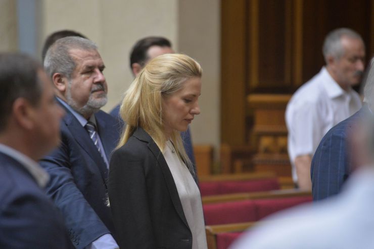 Пленарне засідання Верховної Ради України

Голова Верховної Ради України Андрій Парубій відкрив ранкове засідання. 
На пропозицію головуючого народні депутати хвилиною мовчання вшанували пам’ять генерал-майора С.Кульчицького, який в цей день 5 років тому загинув під час антитерористичної операції. 
Головуючий надав слово Голові Рахункової палати Валерію Пацкану для представлення Звіту Рахункової палати за 2018 рік. 
Валерій Пацкан доповідає про основні результати діяльності Рахункової палати за минулий рік.
Рефат Чубаров-БПП Світлана Заліщук 
