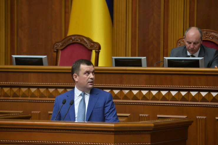 Пленарне засідання Верховної Ради України

Голова Верховної Ради України Андрій Парубій відкрив ранкове засідання. 
На пропозицію головуючого народні депутати хвилиною мовчання вшанували пам’ять генерал-майора С.Кульчицького, який в цей день 5 років тому загинув під час антитерористичної операції. 
Головуючий надав слово Голові Рахункової палати Валерію Пацкану для представлення Звіту Рахункової палати за 2018 рік. 
Валерій Пацкан доповідає про основні результати діяльності Рахункової палати за минулий рік.
Голова Рахункової палати Валерій Пацкан

