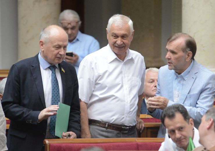 Пленарне засідання Верховної Ради України.
Голова Верховної Ради України Андрій Парубій відкрив ранкове засідання. 
Головуючий повідомив, що учора пізно ввечері у Рівненській області під час навчально-тренувального польоту зазнав аварії вертоліт МІ-8 Сухопутних військ Збройних Сил України. Загинули командир 16-ї окремої бригади армійської авіації Сухопутних військ ЗСУ Ігор Мазепа і члени екіпажу Павло Дацюк, Володимир Попенко, Василь Ромененко. 
А.Парубій від імені Верховної Ради висловив співчуття родинам та близьким загиблих військовослужбовців. 
Народні депутати хвилиною мовчання вшанували пам'ять військовослужбовців. 
Прийнято Закон 