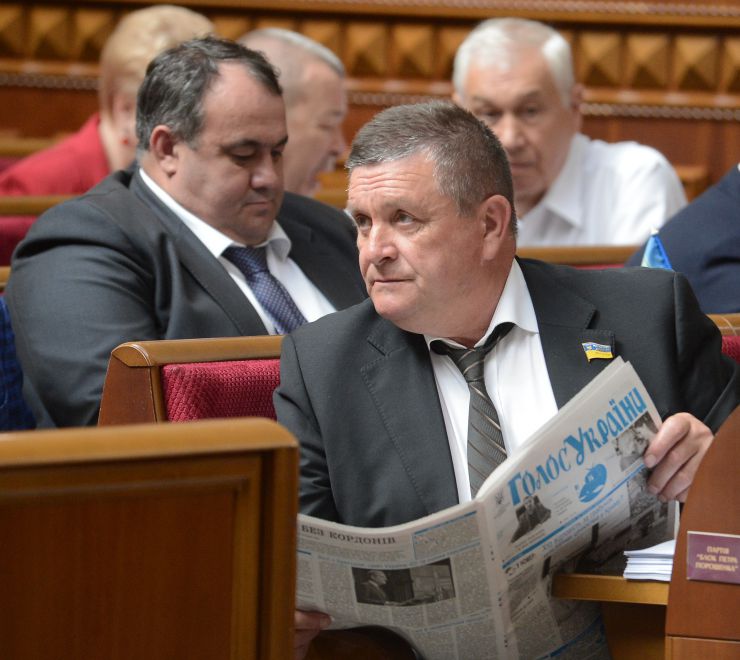 Пленарне засідання Верховної Ради України.
Голова Верховної Ради України Андрій Парубій відкрив ранкове засідання. 
Головуючий повідомив, що учора пізно ввечері у Рівненській області під час навчально-тренувального польоту зазнав аварії вертоліт МІ-8 Сухопутних військ Збройних Сил України. Загинули командир 16-ї окремої бригади армійської авіації Сухопутних військ ЗСУ Ігор Мазепа і члени екіпажу Павло Дацюк, Володимир Попенко, Василь Ромененко. 
А.Парубій від імені Верховної Ради висловив співчуття родинам та близьким загиблих військовослужбовців. 
Народні депутати хвилиною мовчання вшанували пам'ять військовослужбовців. 
Прийнято Закон 
