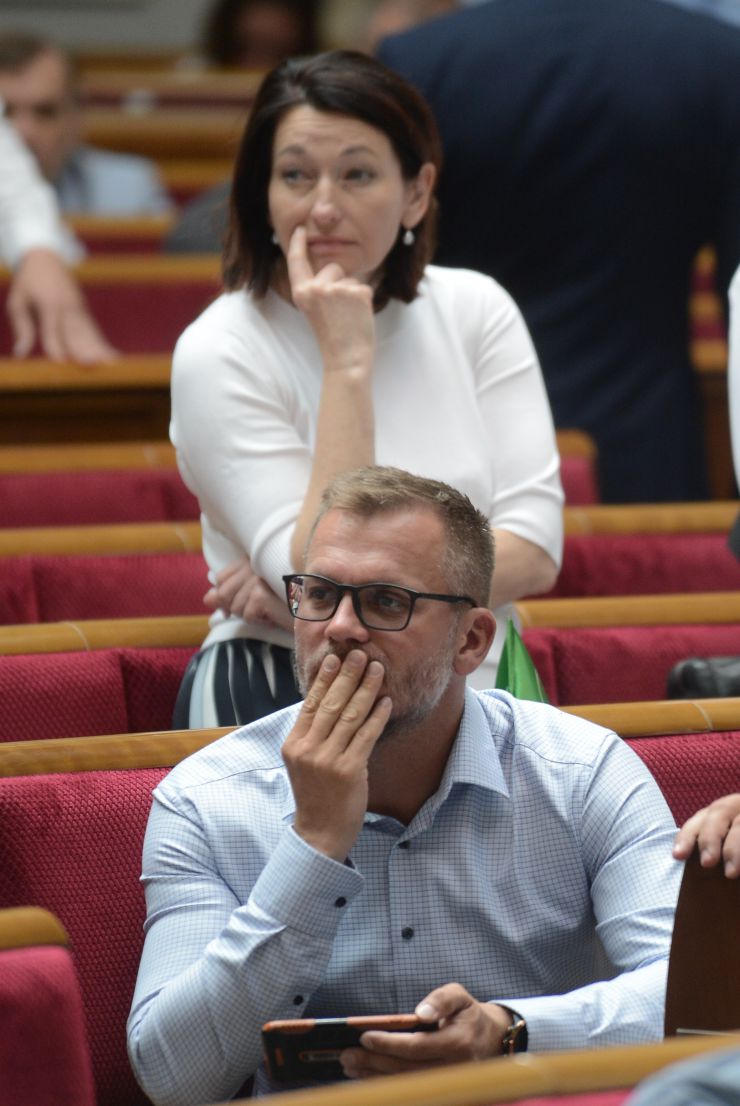 Пленарне засідання Верховної Ради України.
Голова Верховної Ради України Андрій Парубій відкрив ранкове засідання. 
Головуючий повідомив, що учора пізно ввечері у Рівненській області під час навчально-тренувального польоту зазнав аварії вертоліт МІ-8 Сухопутних військ Збройних Сил України. Загинули командир 16-ї окремої бригади армійської авіації Сухопутних військ ЗСУ Ігор Мазепа і члени екіпажу Павло Дацюк, Володимир Попенко, Василь Ромененко. 
А.Парубій від імені Верховної Ради висловив співчуття родинам та близьким загиблих військовослужбовців. 
Народні депутати хвилиною мовчання вшанували пам'ять військовослужбовців. 
Прийнято Закон 