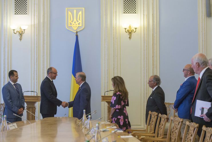 Зустріч Голови Верховної Ради України Андрія Парубія з міжнародною делегацією, яка прибула для участі в VIII Національному Молитовному Сніданку України на чолі з конгресменом США від штату Мічіган Тімом Уолбергом

У зустрічі взяли участь: Павло Унгурян - народний депутат України, член депутатської фракції Політичної партії «Народний фронт», координатор Національного Молитовного Сніданку України, Тім Уолберг-Конгресмен США від штату Мічіган, Боб Макюен - Конгресмен США п’ятьох скликань, голова Ради з питань національної політики США, Даг Бьорлі - Керівник оргкомітету Президентського Національного Молитовного Сніданку США.