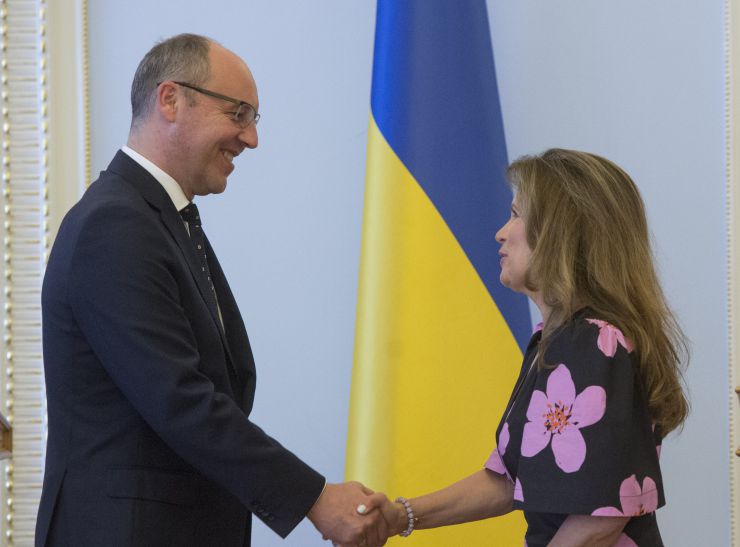 Зустріч Голови Верховної Ради України Андрія Парубія з міжнародною делегацією, яка прибула для участі в VIII Національному Молитовному Сніданку України на чолі з конгресменом США від штату Мічіган Тімом Уолбергом

У зустрічі взяли участь: Павло Унгурян - народний депутат України, член депутатської фракції Політичної партії «Народний фронт», координатор Національного Молитовного Сніданку України, Тім Уолберг-Конгресмен США від штату Мічіган, Боб Макюен - Конгресмен США п’ятьох скликань, голова Ради з питань національної політики США, Даг Бьорлі - Керівник оргкомітету Президентського Національного Молитовного Сніданку США.