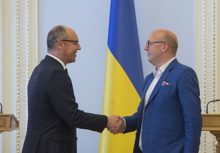 Зустріч Голови Верховної Ради України Андрія Парубія з міжнародною делегацією, яка прибула для участі в VIII Національному Молитовному Сніданку України на чолі з конгресменом США від штату Мічіган Тімом Уолбергом

У зустрічі взяли участь: Павло Унгурян - народний депутат України, член депутатської фракції Політичної партії «Народний фронт», координатор Національного Молитовного Сніданку України, Тім Уолберг-Конгресмен США від штату Мічіган, Боб Макюен - Конгресмен США п’ятьох скликань, голова Ради з питань національної політики США, Даг Бьорлі - Керівник оргкомітету Президентського Національного Молитовного Сніданку США.