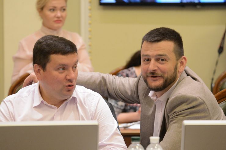 3 червня 2019 засідання Погоджувальної ради у Верховній Раді України.
Олександр Данченко (сам), Олександр Опанасенко (сам).
