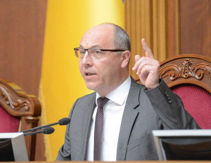 5 червня 2019 пленарне засідання Верховної Ради України.
Народні депутати продовжують розгляд поправок до проекту Закону «Про тимчасові слідчі комісії і тимчасові спеціальні комісії Верховної Ради України» №1098. Андрій Парубій.