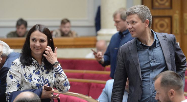 5 червня 2019 пленарне засідання Верховної Ради України.
Народні депутати продовжують розгляд поправок до проекту Закону «Про тимчасові слідчі комісії і тимчасові спеціальні комісії Верховної Ради України» №1098. Ганна Гопко БП, Леонід Ємець НФ.