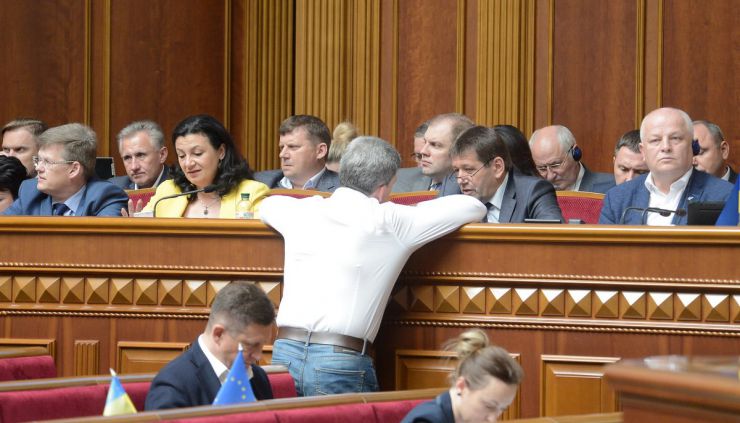 7 червня 2019 пленарне засідання Верховної Ради України.
Народні депутати хвилиною мовчання вшанували пам’ять Юрія Мушкетика.
Головуючий повідомив, що в пленарному засіданні беруть участь члени Кабінету Міністрів на чолі з Першим віце-прем’єр-міністром Степаном Кубівим.
