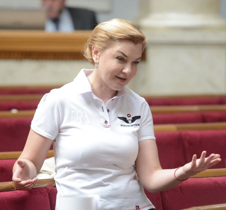 7 червня 2019 пленарне засідання Верховної Ради України.
Народні депутати хвилиною мовчання вшанували пам’ять Юрія Мушкетика.
Головуючий повідомив, що в пленарному засіданні беруть участь члени Кабінету Міністрів на чолі з Першим віце-прем’єр-міністром Степаном Кубівим.
Оксана Продан БП.