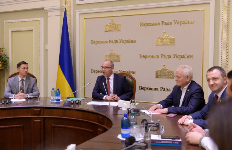 7 червня 2019 урочистості з нагоди вручення щорічної Премії Верховної Ради України педагогічним працівникам загальноосвітніх, професійно-технічних, дошкільних та позашкільних навчальних закладів та Премії Верховної Ради України найталановитішим молодим ученим в галузі фундаментальних і прикладних досліджень та науково-технічних розробок за 2018 рік за участі Голови Верховної Ради України Андрія Парубія. В. Боднар, А. Парубій, О. Співаковський.
