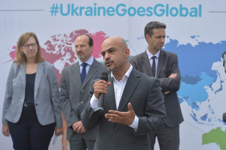 7 червня 2019 у Києві на Майдані Незалежності відбулося відкриття найбільшої волонтерської програми Східної Європи - GoCamp. Близько 100 іноземних волонтерів із 50 країн світу долучаться до створення масштабного арт-об'єкту та представлять власні враження про Україну. Мустафа Найєм, співзасновник ГО Global Office, народний депутат України.