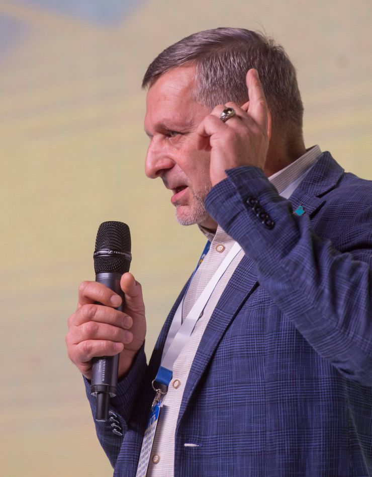 9 червня 2019 лідер партії, екс-президент України Петро Порошенко, Голова Верховної Ради України Андрій Парубій з командою під час з'їзду партії 