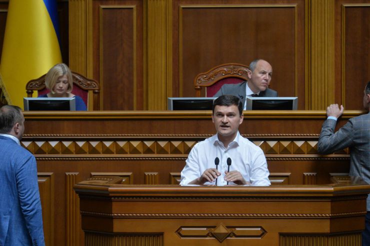 19 червня 2019 пленарне засідання Верховної Ради України.
Із трибуни Парламенту виступила Перший заступник Голови Верховної Ради Ірина Геращенко, яка поінформувала, що сьогодні, 19 червня, Міжнародний день боротьби з сексуальним насильством в умовах конфлікту, проголошений резолюцією Генеральної Асамблеї ООН від 19 червня 2015 року з метою привернення додаткової уваги до проблеми сексуального насильства в умовах різних конфліктів.
Верховна Рада перейшла до розгляду у другому читанні проекту Виборчого кодексу №3112-1. Валерій Писаренко-Відродження.
