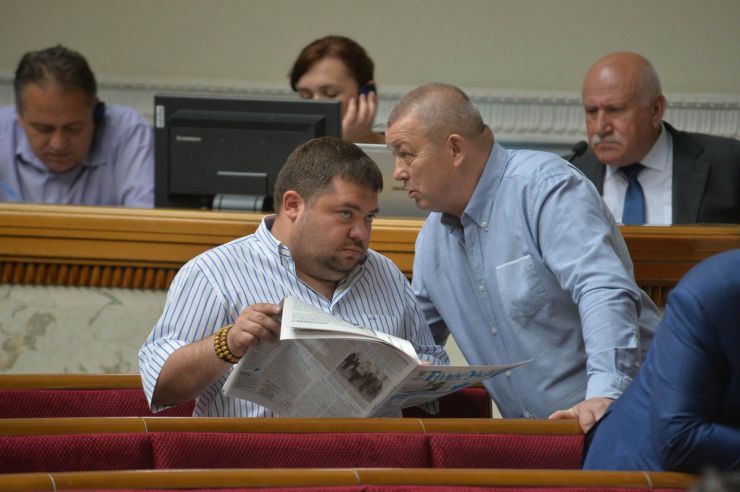 20 червня 2019 пленарне засідання Верховної Ради України.
Верховна Рада продовжила розгляд у другому читанні проекту Виборчого кодексу №3112-1.
Головуючий надав слово голові підкомітету Комітету з питань правової політики та правосуддя Олександру Черненку, який нагадав логіку розгляду законопроекту і перейшов до представлення правок. Валерій Карпунцов, Микола Паламарчук-обоє БПП.