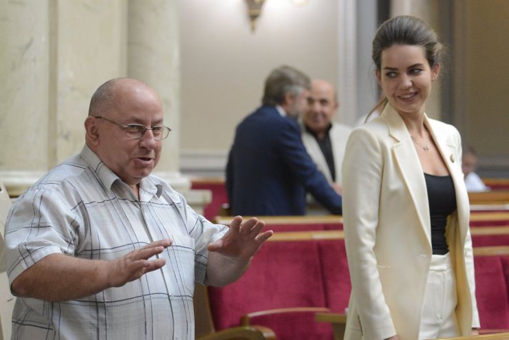2 липня 2019 пленарне засідання Верховної Ради України.
Народні депутати продовжують розгляд у другому читанні проекту Виборчого кодексу №3112-1. 
Головуючий надав слово голові підкомітету Комітету з питань правової політики та правосуддя Олександру Черненку, який нагадав, що на минулому засіданні розгляд правок було закінчено на1530-й правці.
