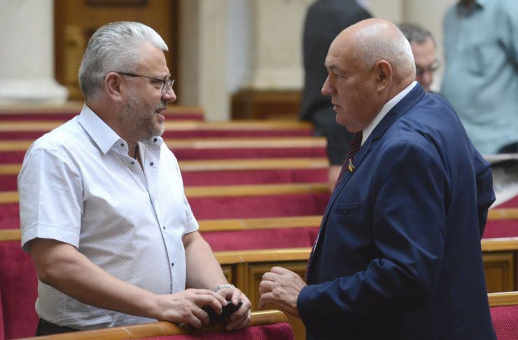 2 липня 2019 пленарне засідання Верховної Ради України.
Народні депутати продовжують розгляд у другому читанні проекту Виборчого кодексу №3112-1. 
Головуючий надав слово голові підкомітету Комітету з питань правової політики та правосуддя Олександру Черненку, який нагадав, що на минулому засіданні розгляд правок було закінчено на1530-й правці.
Юрій Бублик ПОЗ., Андрій Река НФ.