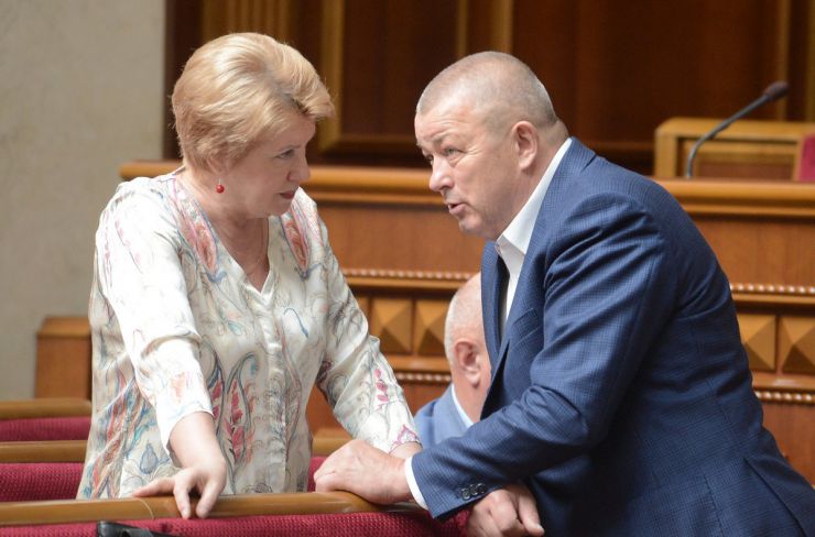 2 липня 2019 пленарне засідання Верховної Ради України.
Народні депутати продовжують розгляд у другому читанні проекту Виборчого кодексу №3112-1. 
Головуючий надав слово голові підкомітету Комітету з питань правової політики та правосуддя Олександру Черненку, який нагадав, що на минулому засіданні розгляд правок було закінчено на1530-й правці.
Наталія Новак, Микола Паламарчук БП.