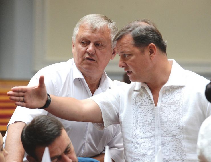 3 липня 2019 пленарне засідання Верховної Ради України.
Народні депутати продовжують розгляд у другому читанні проекту Виборчого кодексу №3112-1. 
Головуючий надав слово голові підкомітету Комітету з питань правової політики та правосуддя Олександру Черненку, який доповідає про кожну з правок проекту, яка ставиться на голосування. 
Парламентарії розпочали розгляд з 2301-ї правки. Олег Купрієнко, Олег Ляшко РП.