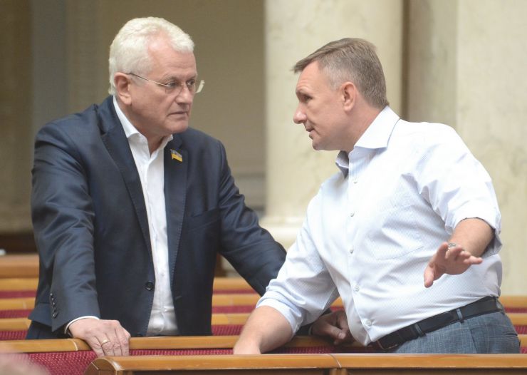 3 липня 2019 пленарне засідання Верховної Ради України.
Народні депутати продовжують розгляд у другому читанні проекту Виборчого кодексу №3112-1. 
Головуючий надав слово голові підкомітету Комітету з питань правової політики та правосуддя Олександру Черненку, який доповідає про кожну з правок проекту, яка ставиться на голосування. 
Парламентарії розпочали розгляд з 2301-ї правки. Олександр Співаковський БП, Олександр Горбунов НФ.