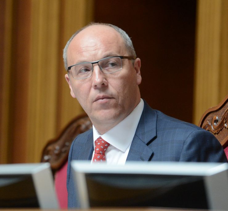 3 липня 2019 пленарне засідання Верховної Ради України.
Народні депутати продовжують розгляд у другому читанні проекту Виборчого кодексу №3112-1. 
Головуючий надав слово голові підкомітету Комітету з питань правової політики та правосуддя Олександру Черненку, який доповідає про кожну з правок проекту, яка ставиться на голосування. 
Парламентарії розпочали розгляд з 2301-ї правки.