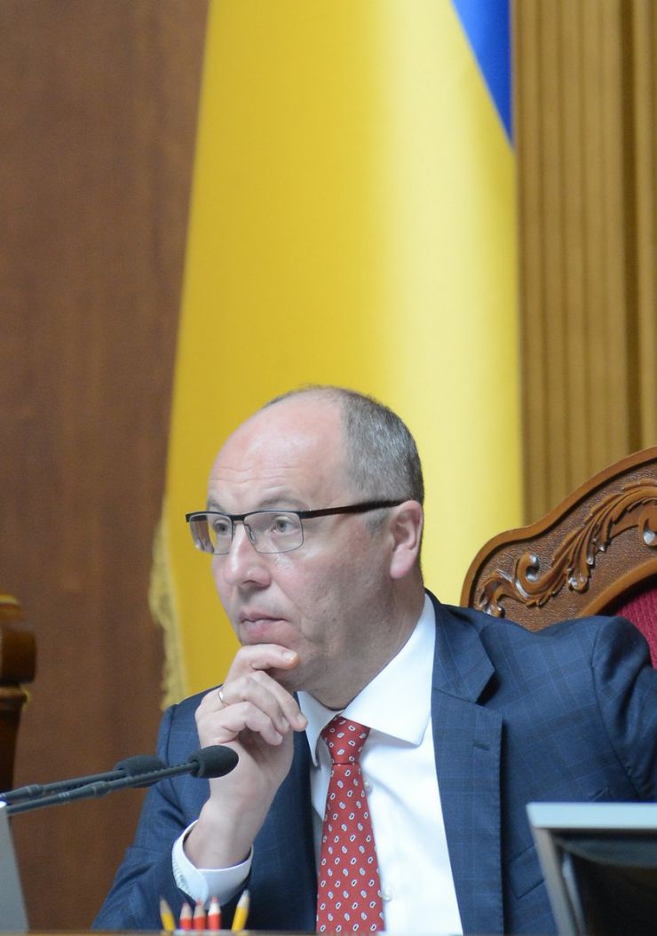 3 липня 2019 пленарне засідання Верховної Ради України.
Народні депутати продовжують розгляд у другому читанні проекту Виборчого кодексу №3112-1. 
Головуючий надав слово голові підкомітету Комітету з питань правової політики та правосуддя Олександру Черненку, який доповідає про кожну з правок проекту, яка ставиться на голосування. 
Парламентарії розпочали розгляд з 2301-ї правки.