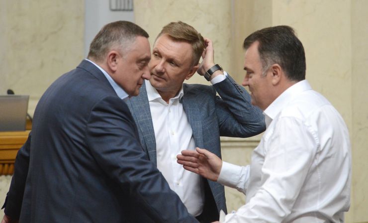 10 липня 2019 пленарне засідання Верховної Ради України.
Головуючий надав слово голові підкомітету Комітету з питань правової політики та правосуддя Олександру Черненку, який доповідає правки до проекту Виборчого кодексу.
Народні депутати розпочали розгляд з 4150-ї правки.