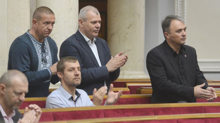 10 липня 2019 пленарне засідання Верховної Ради України.
Головуючий надав слово голові підкомітету Комітету з питань правової політики та правосуддя Олександру Черненку, який доповідає правки до проекту Виборчого кодексу.
Народні депутати розпочали розгляд з 4150-ї правки.