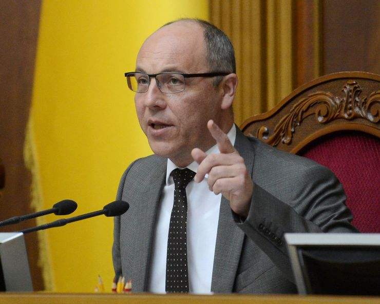 10 липня 2019 пленарне засідання Верховної Ради України.
Головуючий надав слово голові підкомітету Комітету з питань правової політики та правосуддя Олександру Черненку, який доповідає правки до проекту Виборчого кодексу.
Народні депутати розпочали розгляд з 4150-ї правки.