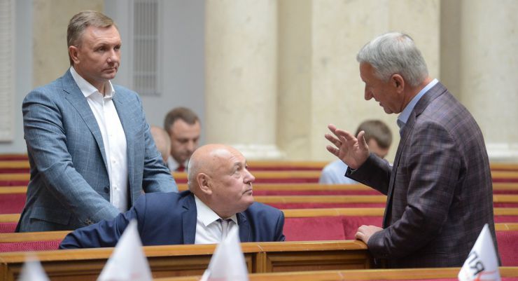 10 липня 2019 пленарне засідання Верховної Ради України.
Головуючий надав слово голові підкомітету Комітету з питань правової політики та правосуддя Олександру Черненку, який доповідає правки до проекту Виборчого кодексу.
Народні депутати розпочали розгляд з 4150-ї правки.
