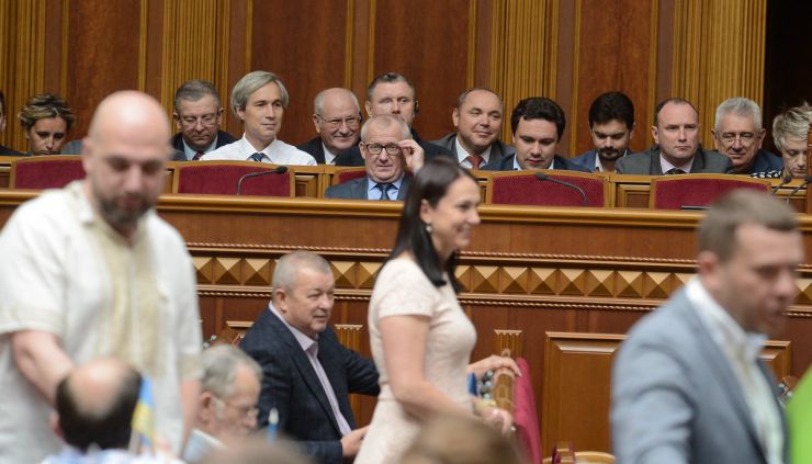 12 липня 2019 пленарне засідання Верховної Ради України.
Голова Верховної Ради України Андрій Парубій відкрив ранкове засідання. 
Головуючий повідомив, що в пленарному засіданні беруть участь члени Кабінету Міністрів на чолі з Віце-прем’єр-міністром - Міністром регіонального розвитку, будівництва та ЖКГ України Геннадієм Зубком.
Розпочалася 