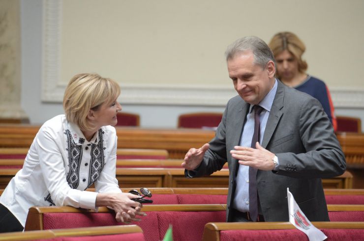 12 липня 2019 пленарне засідання Верховної Ради України.
Голова Верховної Ради України Андрій Парубій відкрив ранкове засідання. 
Головуючий повідомив, що в пленарному засіданні беруть участь члени Кабінету Міністрів на чолі з Віце-прем’єр-міністром - Міністром регіонального розвитку, будівництва та ЖКГ України Геннадієм Зубком.
Розпочалася 