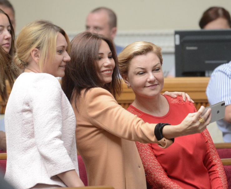 12 липня 2019 пленарне засідання Верховної Ради України.
Голова Верховної Ради України Андрій Парубій відкрив ранкове засідання. 
Головуючий повідомив, що в пленарному засіданні беруть участь члени Кабінету Міністрів на чолі з Віце-прем’єр-міністром - Міністром регіонального розвитку, будівництва та ЖКГ України Геннадієм Зубком.
Розпочалася 