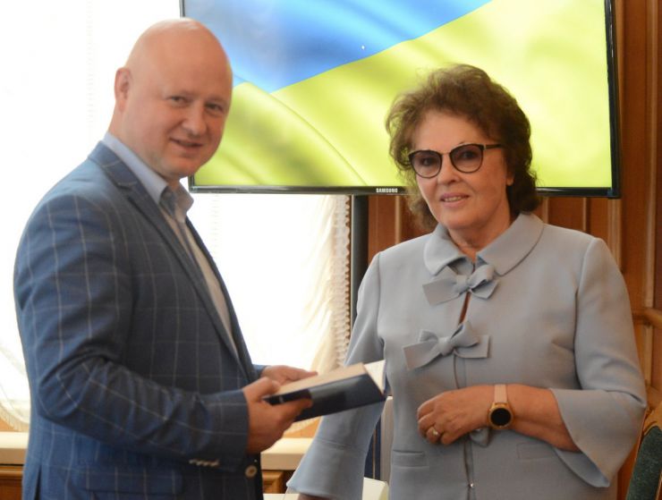 12 липня 2019 практико-орієнтована дискусія на тему: «Фінансування політичних партій: відповідальність та контроль», організована у рамках співпраці Громадської організації «Академія парламентаризму», Наукової школи вітчизняного парламентаризму, кафедри парламентаризму та політичного менеджменту Національної академії державного управління при Президентові України з Верховною Радою України. 
Руслан Іонін керівник департаменту з питань запобігання політичної корупції НАЗК Валентина Гошовська.