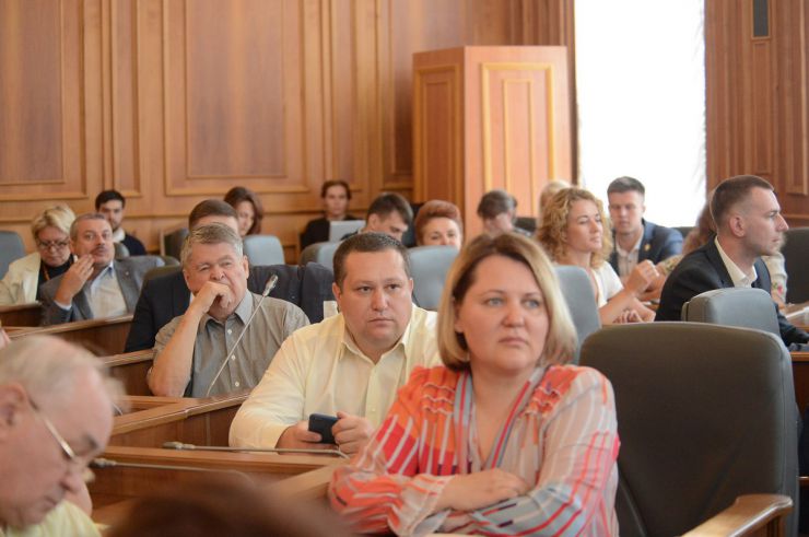 12 липня 2019 практико-орієнтована дискусія на тему: «Фінансування політичних партій: відповідальність та контроль», організована у рамках співпраці Громадської організації «Академія парламентаризму», Наукової школи вітчизняного парламентаризму, кафедри парламентаризму та політичного менеджменту Національної академії державного управління при Президентові України з Верховною Радою України. 