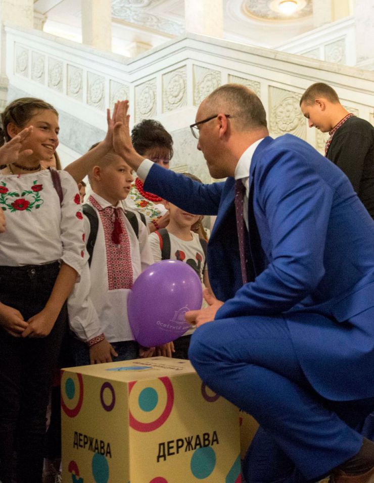19 липня 2019 урочисте відкриття Освітнього центру Верховної Ради України.
В урочистій церемонії відкриття Освітнього центру взяли участь: Голова Верховної Ради України Андрій Парубій,
Голова Представництва Європейського Союзу в Україні Хюґ Мінґареллі.
На дітей очікують вікторини, ігри, цікава інформація і екскурсія. Кожна дитина напише побажання народним депутатам нового скликання і залишить їх на робочих місцях у сесійній залі.