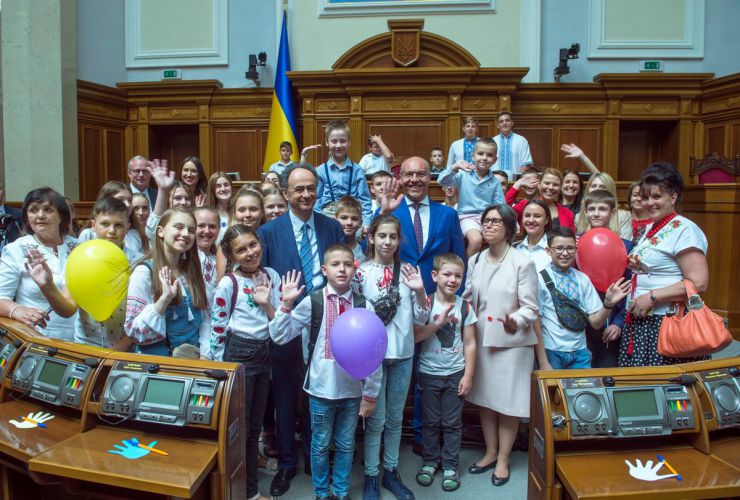 19 липня 2019 урочисте відкриття Освітнього центру Верховної Ради України.
В урочистій церемонії відкриття Освітнього центру взяли участь: Голова Верховної Ради України Андрій Парубій,
Голова Представництва Європейського Союзу в Україні Хюґ Мінґареллі.
На дітей очікують вікторини, ігри, цікава інформація і екскурсія. Кожна дитина напише побажання народним депутатам нового скликання і залишить їх на робочих місцях у сесійній залі. Голова Представництва Європейського Союзу в Україні Хюґ Мінґареллі, Голова Верховної Ради України Андрій Парубій, Сьюзан Фрітц – директор місії USAID в Україні.