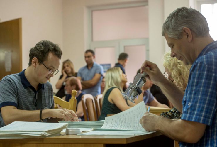 24 липня 2019 засідання Центральної виборчої комісії  на якому продовжується розгляд поточних питань, в тому числі прийняття та оголошення протоколів ОВК про підсумки голосування у загальнодержавному окрузі в межах одномандатного округу та протоколи ОВК про підсумки голосування в одномандатному окрузі на позачергових виборах народних депутатів України 21 липня 2019 року.