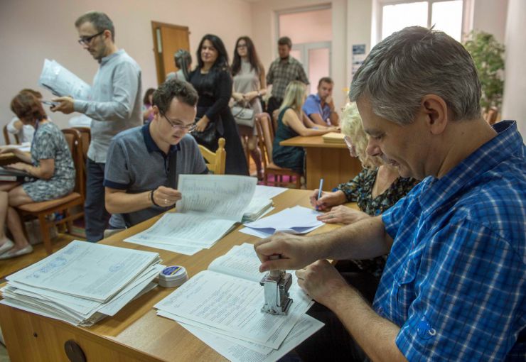 24 липня 2019 засідання Центральної виборчої комісії  на якому продовжується розгляд поточних питань, в тому числі прийняття та оголошення протоколів ОВК про підсумки голосування у загальнодержавному окрузі в межах одномандатного округу та протоколи ОВК про підсумки голосування в одномандатному окрузі на позачергових виборах народних депутатів України 21 липня 2019 року.