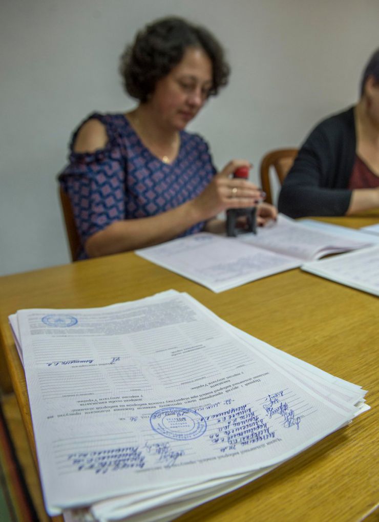 24 липня 2019 засідання Центральної виборчої комісії  на якому продовжується розгляд поточних питань, в тому числі прийняття та оголошення протоколів ОВК про підсумки голосування у загальнодержавному окрузі в межах одномандатного округу та протоколи ОВК про підсумки голосування в одномандатному окрузі на позачергових виборах народних депутатів України 21 липня 2019 року.
Прийняття протоколів з мокрими печатками від ОВК.