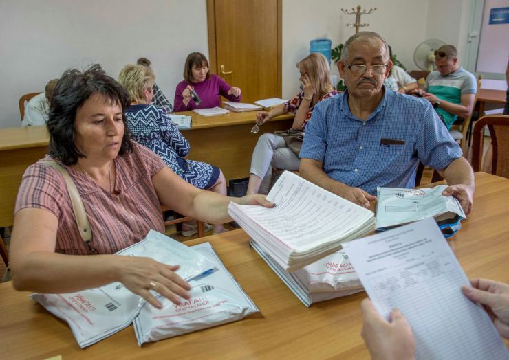 26 липня 2019 засідання Центральної виборчої комісії на якому продовжується розгляд поточних питань, в тому числі прийняття та оголошення протоколів ОВК про підсумки голосування у загальнодержавному окрузі в межах одномандатного округу та протоколи ОВК про підсумки голосування в одномандатному окрузі на позачергових виборах народних депутатів України 21 липня 2019 року.
Прийняття протоколів з мокрими печатками від 120 ОВК Львівської обл.