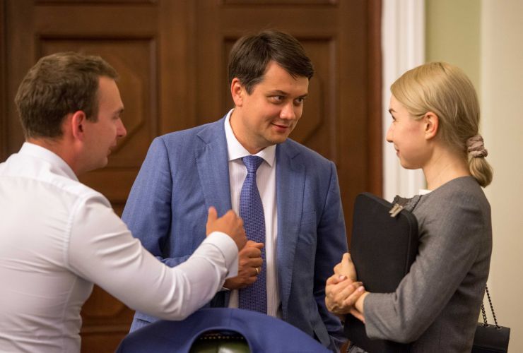 Голова Верховної Ради України Андрій Парубій скликав перше засідання Підготовчої депутатської групи з числа новообраних народних депутатів України.
У відповідності до вимог частини 2 статті 13 Регламенту Верховної Ради України до Підготовчої депутатської групи делеговані представники від політичних партій, котрі подолали п’ятивідсотковий бар’єр, а саме: 
