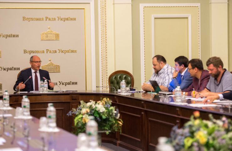 Голова Верховної Ради України Андрій Парубій скликав перше засідання Підготовчої депутатської групи з числа новообраних народних депутатів України.
У відповідності до вимог частини 2 статті 13 Регламенту Верховної Ради України до Підготовчої депутатської групи делеговані представники від політичних партій, котрі подолали п’ятивідсотковий бар’єр, а саме: 
