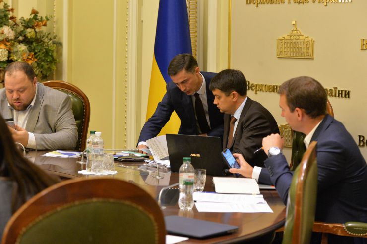 Засідання депутатської робочої групи під керівництвом Дмитра Разумкова з підготовки сесії Верховної Ради. Руслан Стефанчук, Боднар