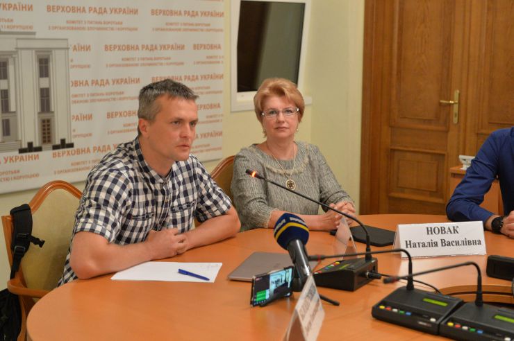  Засідання Підкомітету з питань взаємодії з громадянським суспільством Комітету Верховної Ради України з питань запобігання і протидії корупції на тему: «Змагання за Київ: чи є перспектива у місцевого самоврядування у столиці та в країні?»
  Підкомітет з питань взаємодії з громадянським суспільством Комітету Верховної Ради України з питань запобігання і протидії корупції проводить засідання на тему: «Змагання за Київ: чи є перспектива у місцевого самоврядування у столиці та в країні?» (м. Київ, вул. Садова 3а, кабінет 330).
В рамках засідання заплановано розглянути питання оцінки нинішнього стану самоврядування у Києві, пропозиції щодо покращення ситуації з народовладдям у столиці та ініціативи щодо подальших реформ самоврядування в Україні.
До участі запрошуються народні депутати України – члени міжфракційного депутатського об`єднання Верховної Ради України VІII скликання «За Київ», керівництво Київської міської державної адміністрації, уповноважені представники усіх депутатських фракцій та груп Київської міської ради, новообрані народні депутати України від ПП «Слуга народу»  – підписанти Декларації про розвиток столиці України, експерти та громадськість. Народні депутати Ігор Луценко, Наталія Новак
